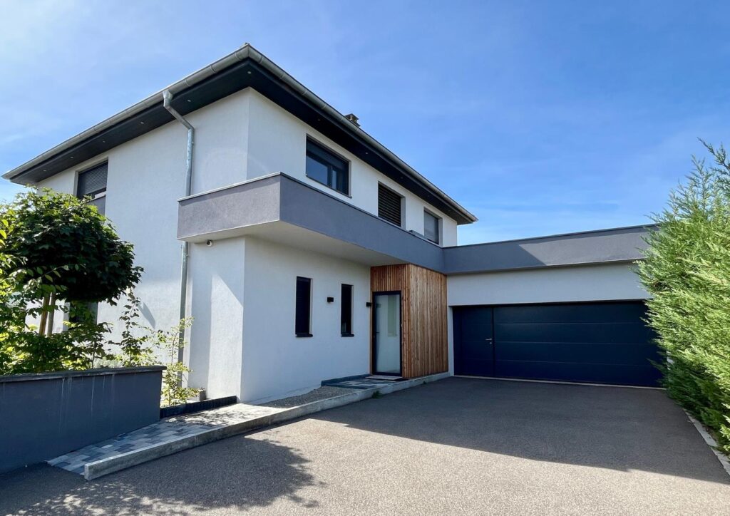 Maison contemporaine avec piscine